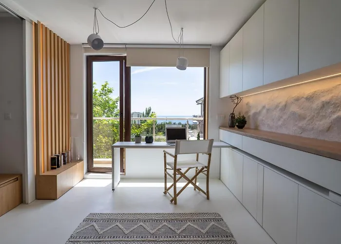 Smartly Designed Flat With Balcony & Parking By Flat Mаnаger *