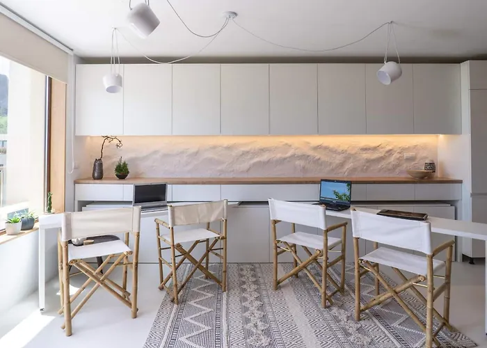 Apartment Smartly Designed Flat With Balcony & Parking By Flat Mаnаger