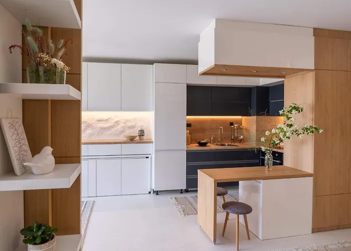 Smartly Designed Flat With Balcony & Parking By Flat Mаnаger Apartment