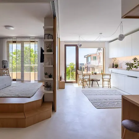 Appartamento Smartly Designed Flat With Balcony & Parking By Flat Mаnаger *