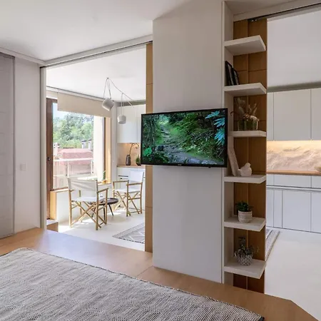Smartly Designed Flat With Balcony & Parking By Flat Mаnаger * 瓦爾納