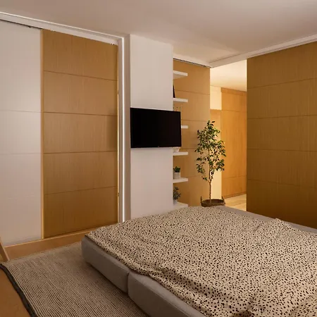 Appartamento Smartly Designed Flat With Balcony & Parking By Flat Mаnаger