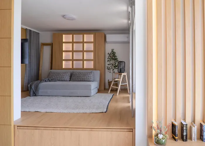 Lägenhet Smartly Designed Flat With Balcony & Parking By Flat Mаnаger