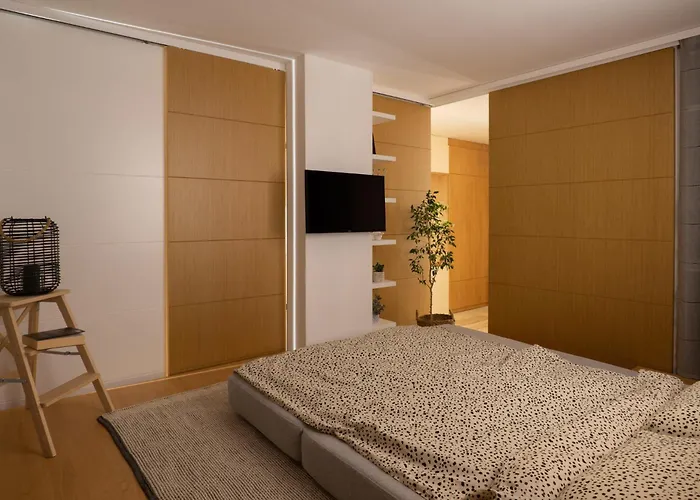 Lägenhet Smartly Designed Flat With Balcony & Parking By Flat Mаnаger